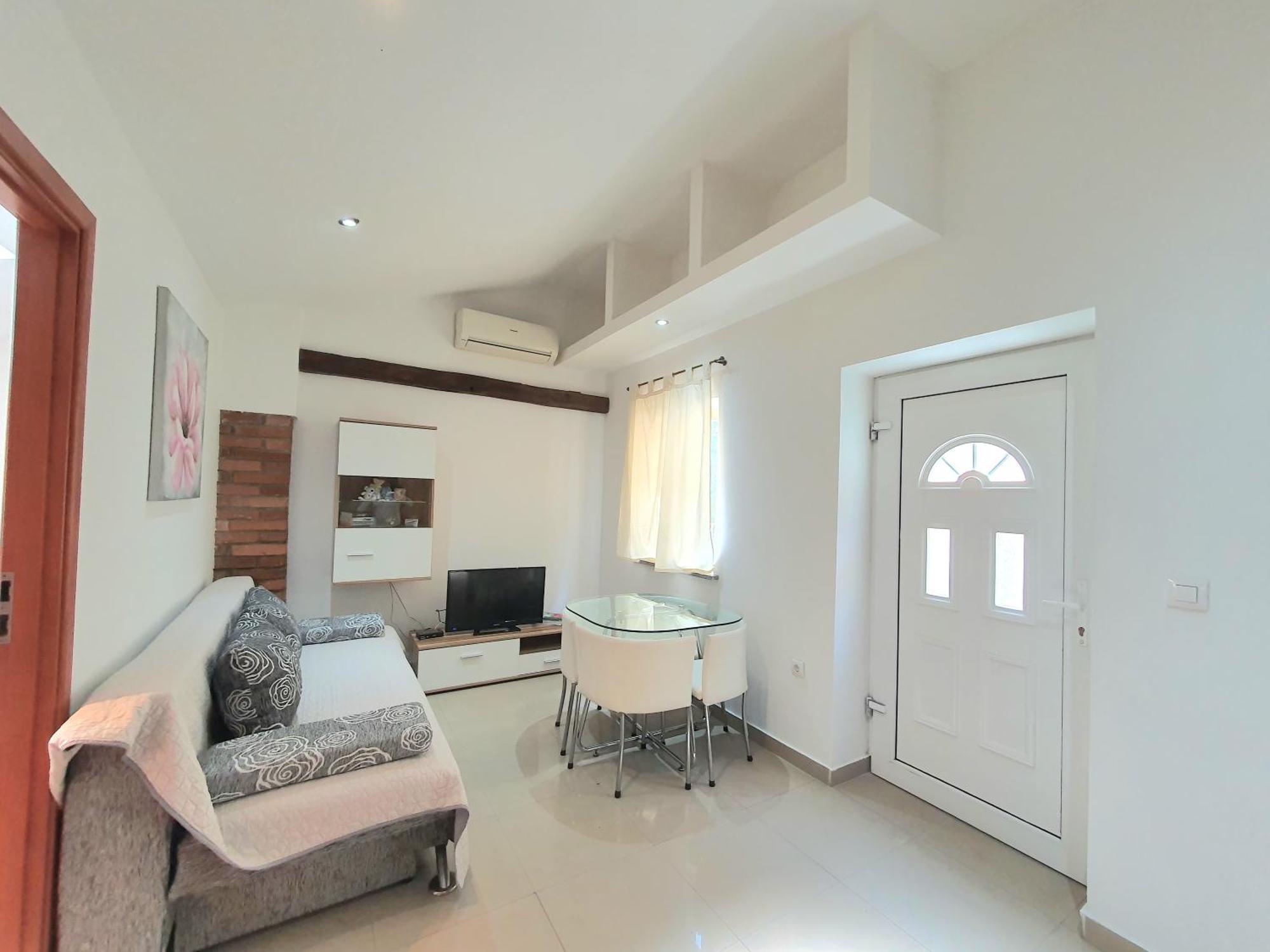 Ascic Apartment *