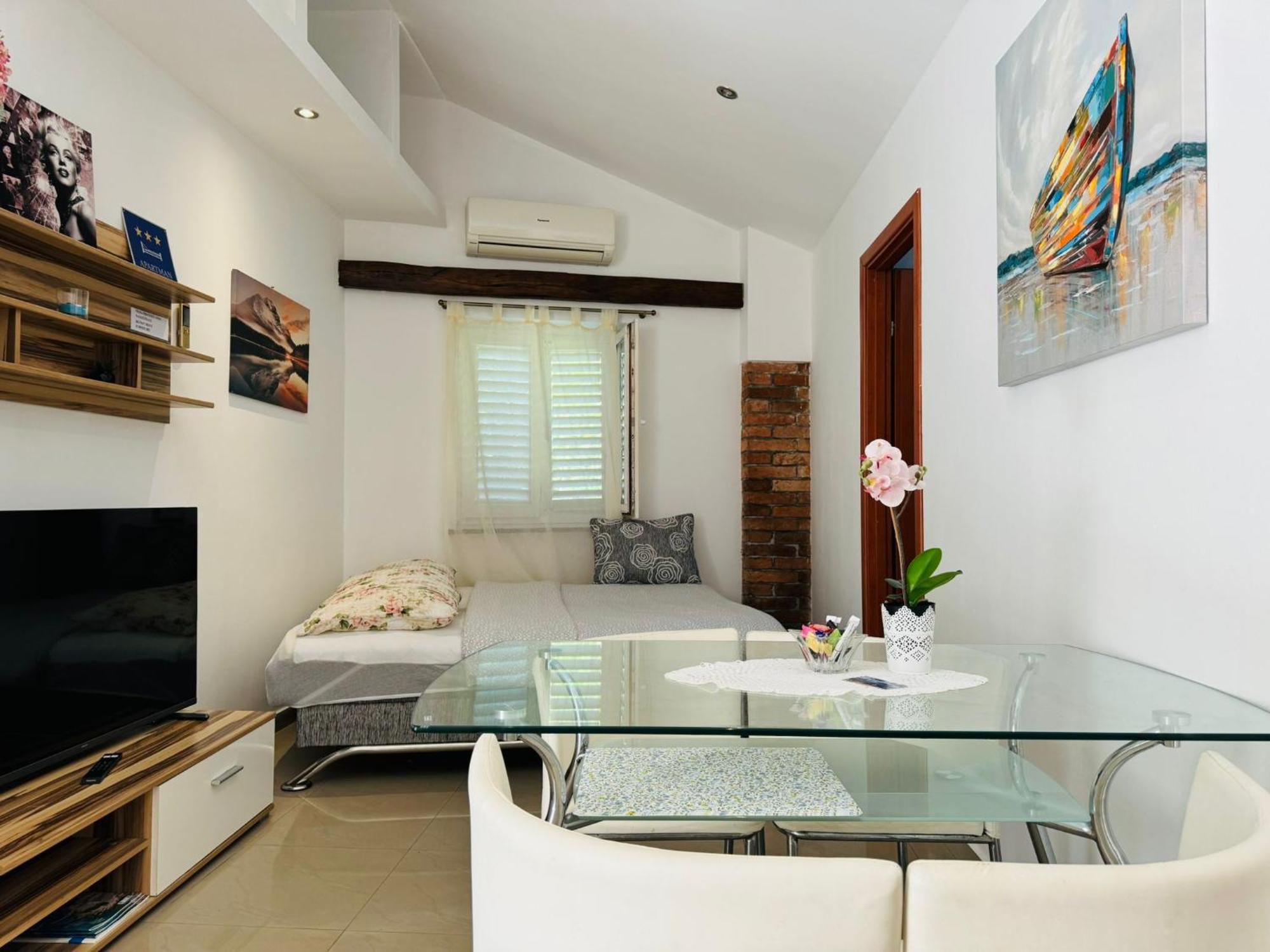 Ascic Apartment *